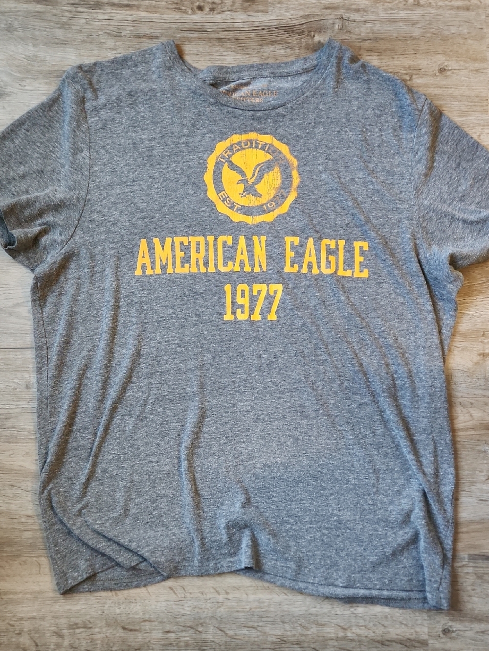 American Eagle Outfitters Gray Short-Sleeve Tee with Yellow Graphic